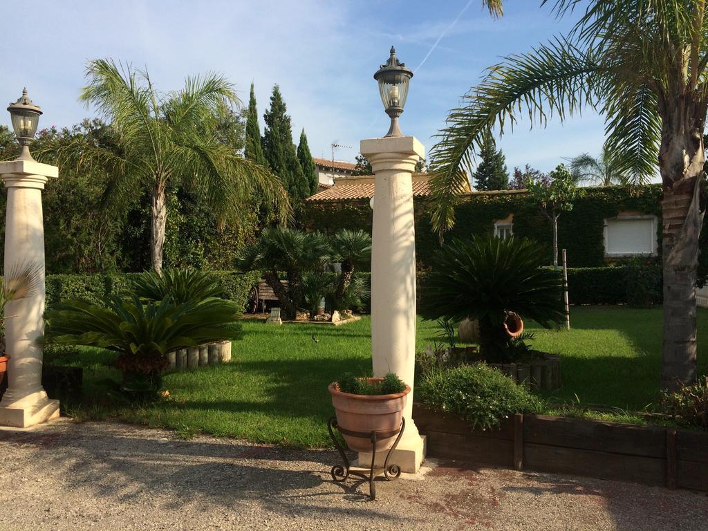 Hotel Iris La Eliana Bagian luar foto