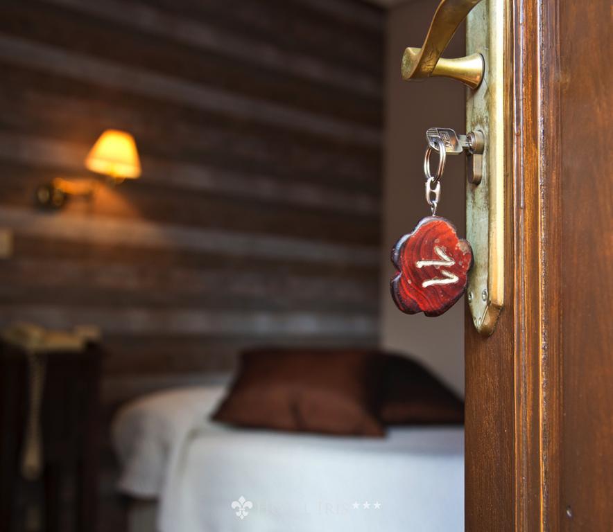 Hotel Iris La Eliana Bagian luar foto