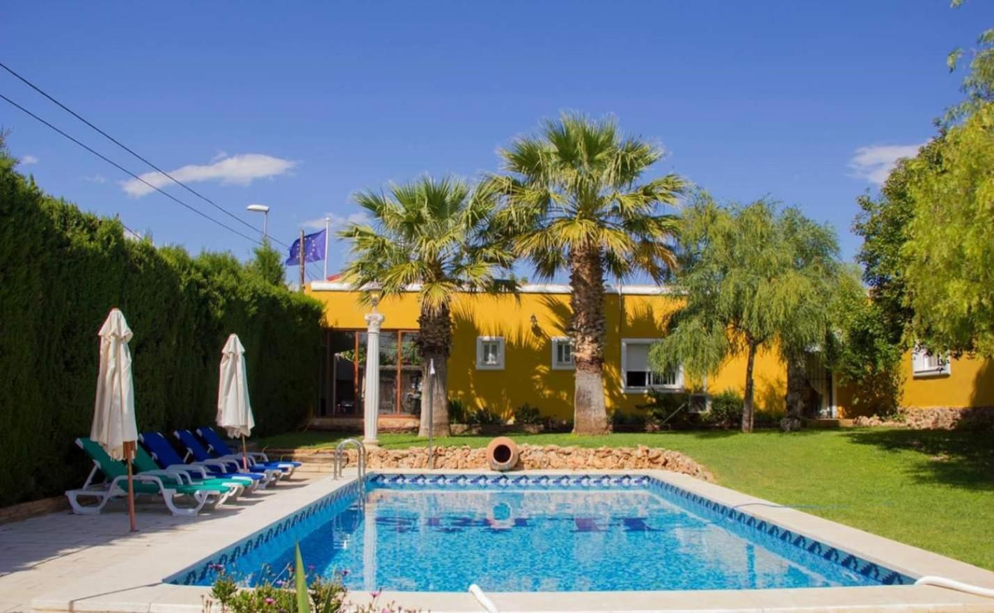 Hotel Iris La Eliana Bagian luar foto