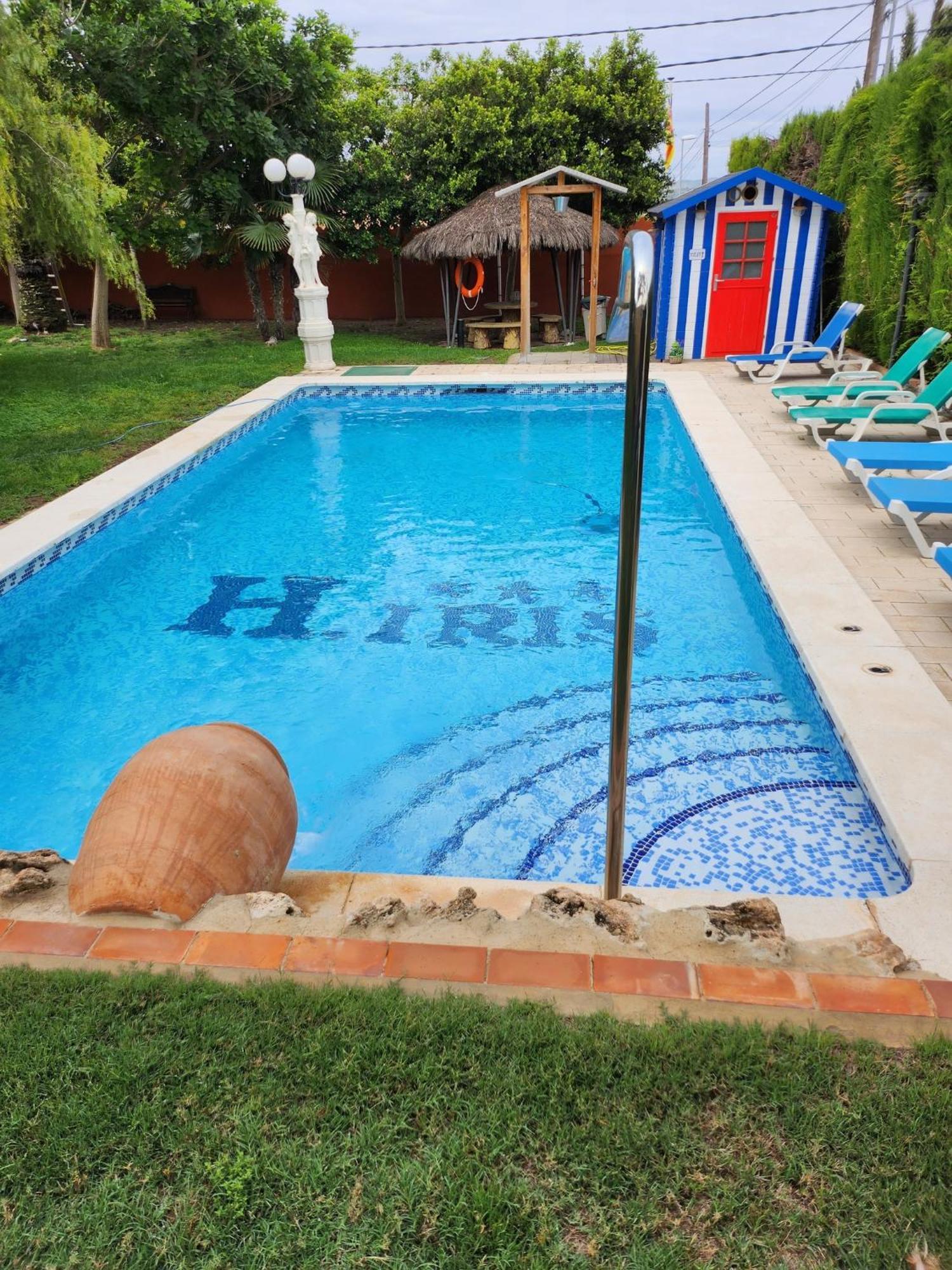 Hotel Iris La Eliana Bagian luar foto