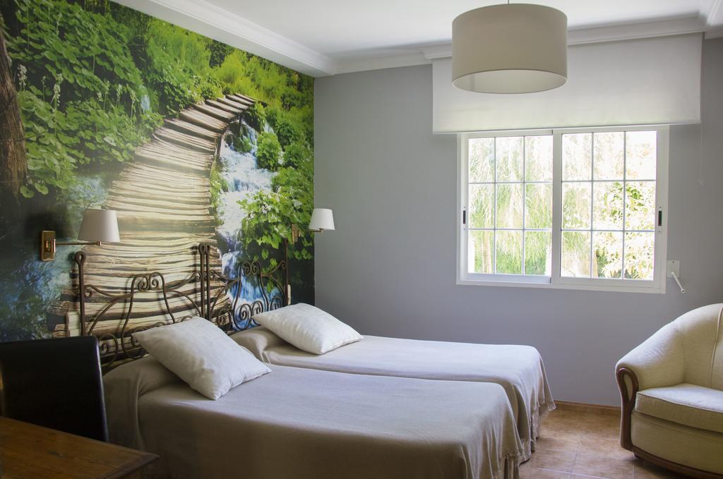 Hotel Iris La Eliana Bagian luar foto