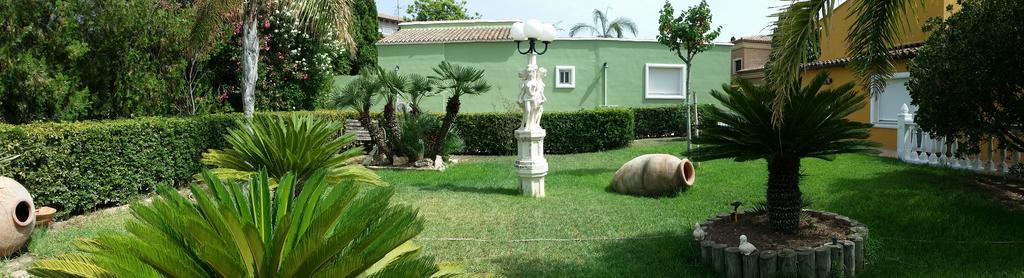 Hotel Iris La Eliana Bagian luar foto