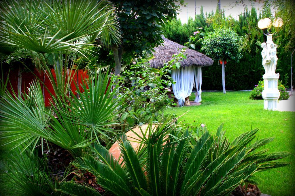 Hotel Iris La Eliana Bagian luar foto