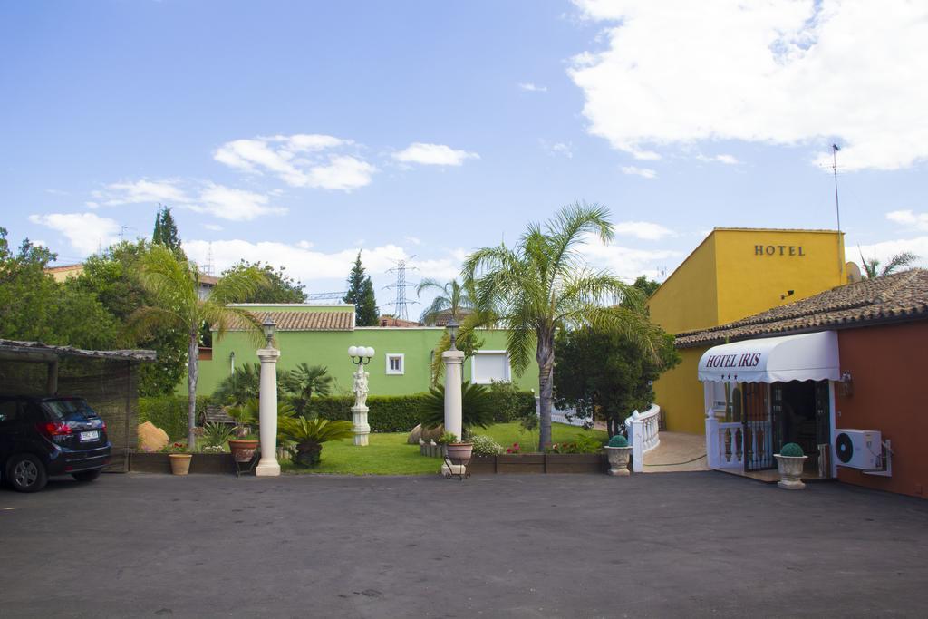 Hotel Iris La Eliana Bagian luar foto