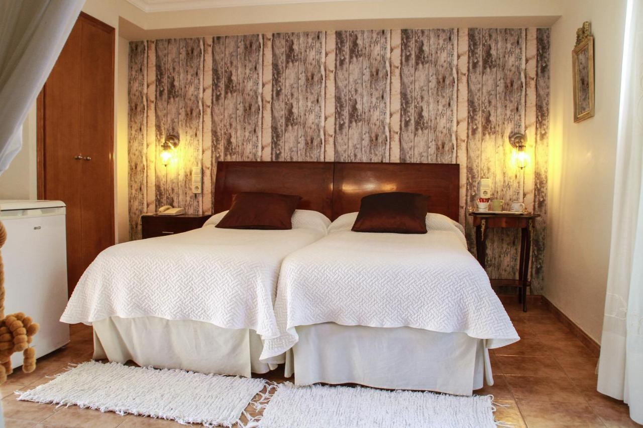 Hotel Iris La Eliana Bagian luar foto