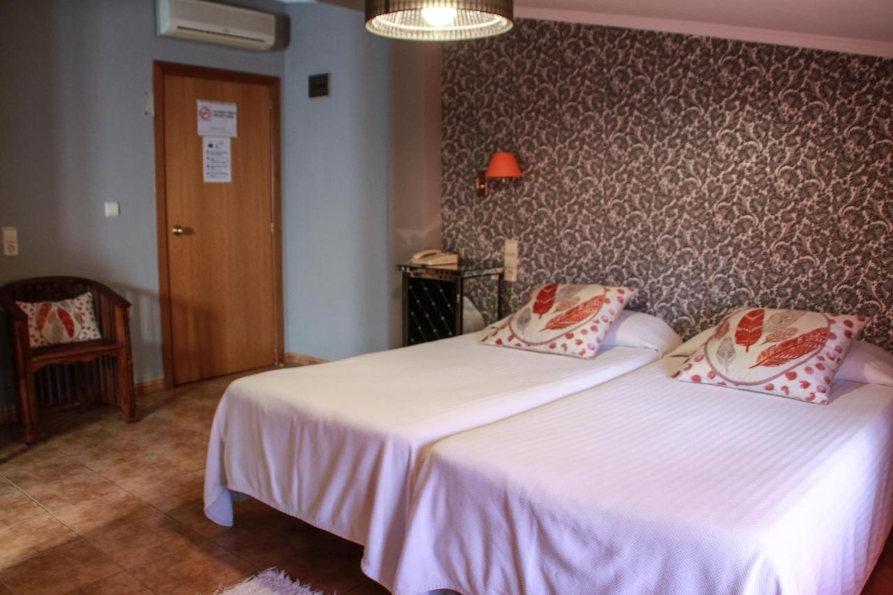 Hotel Iris La Eliana Bagian luar foto
