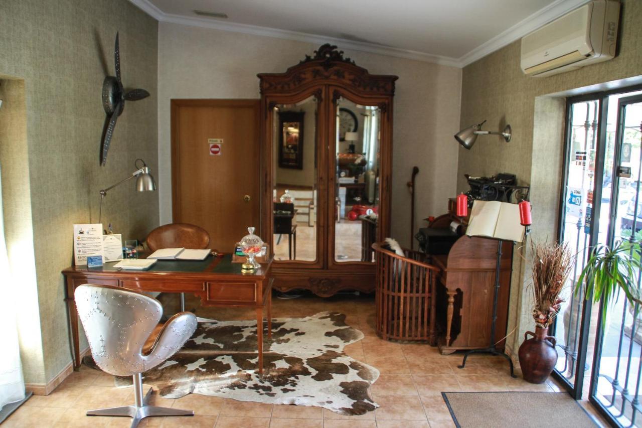 Hotel Iris La Eliana Bagian luar foto