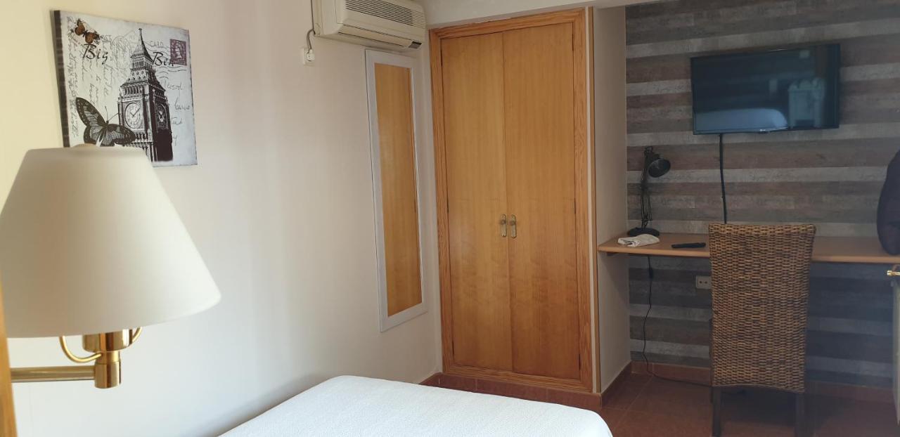 Hotel Iris La Eliana Bagian luar foto